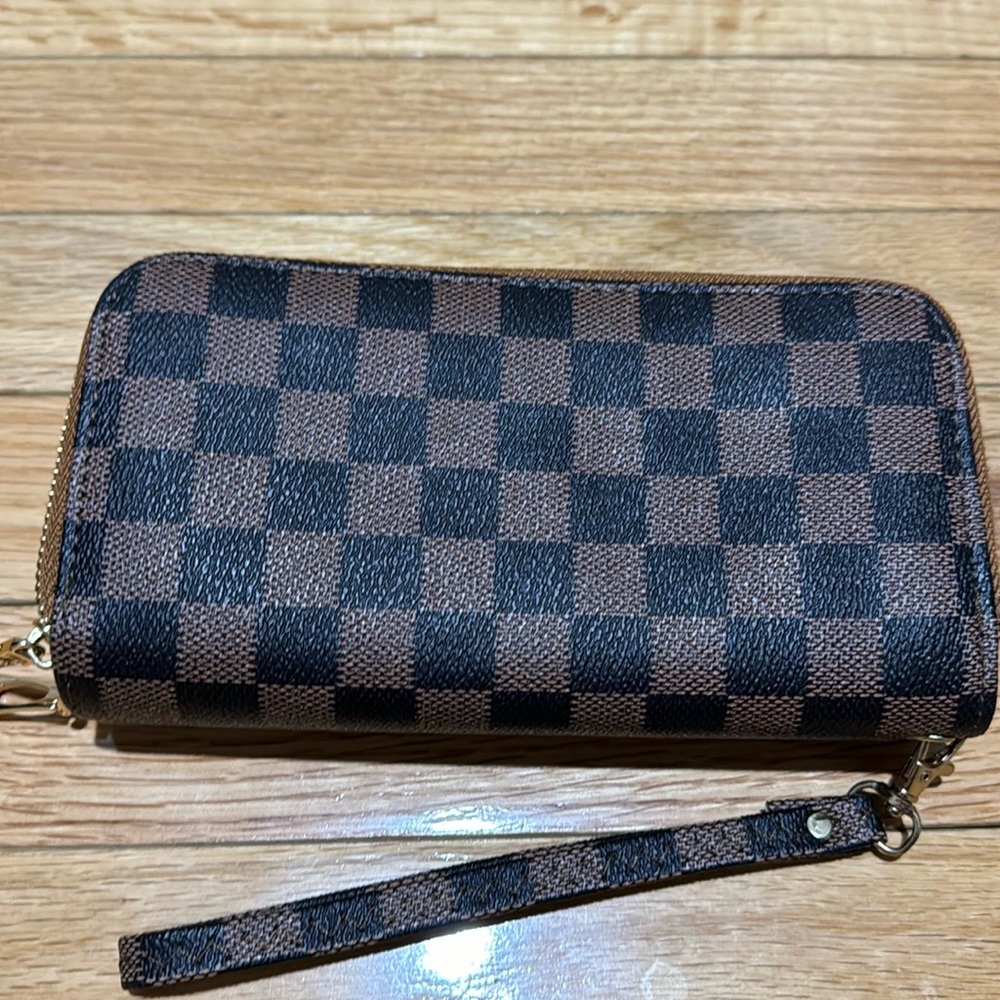 Brown check wristlet nwot